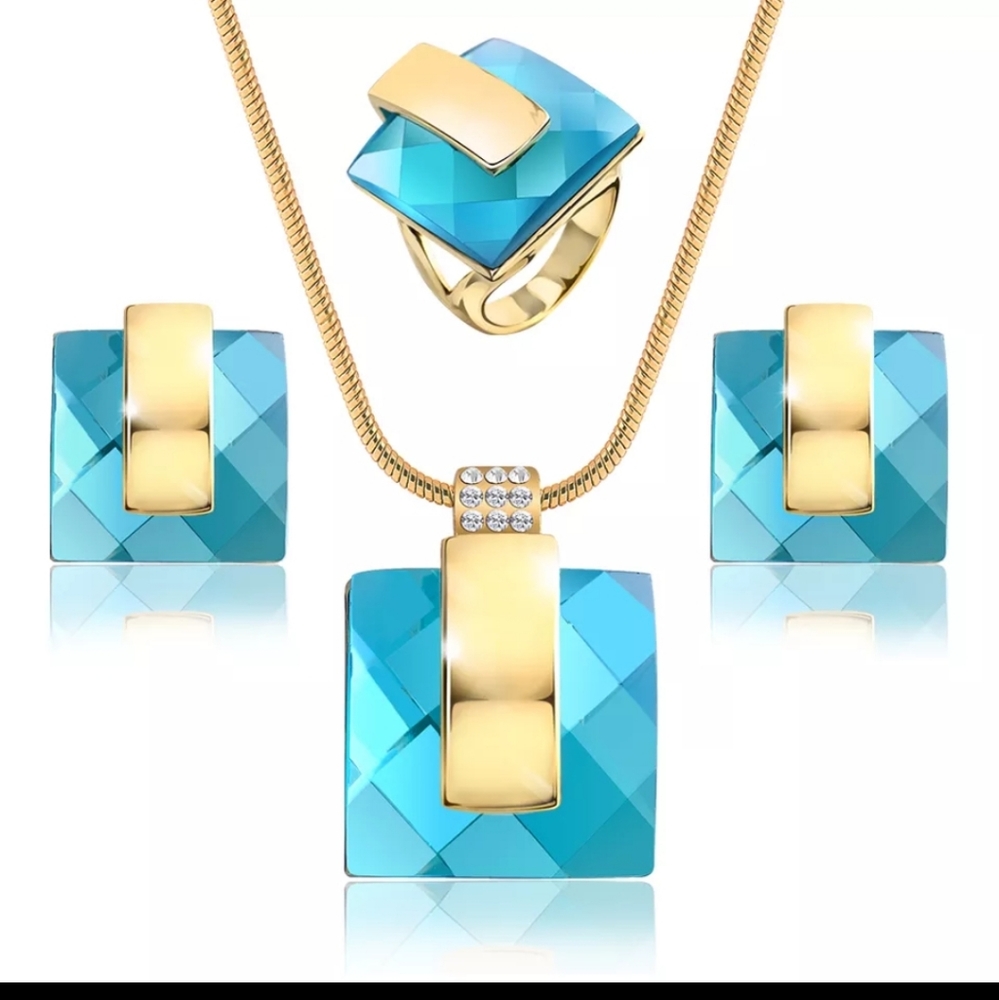 ❤️NWT  3 pcs Set  RING, EARRINGS, NECKLACE.